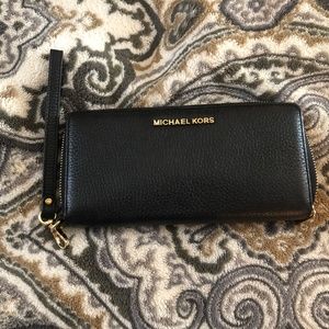 Michael Kors Wristlet Wallet